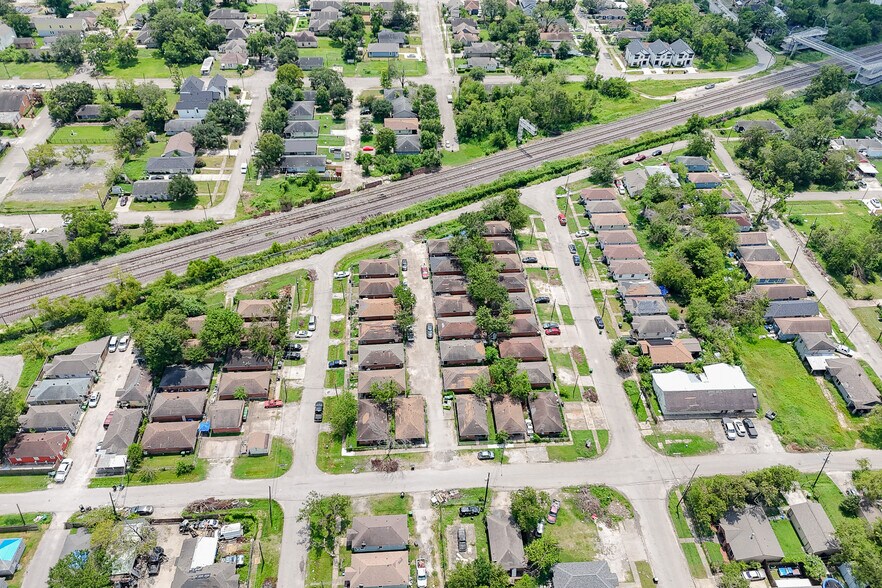 More Photos Of 2101 Hutton St, Houston Apartments For Sale