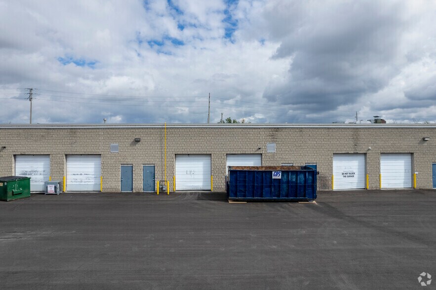 More Photos Of 450 Matheson Blvd E, Mississauga Light Distribution For Lease