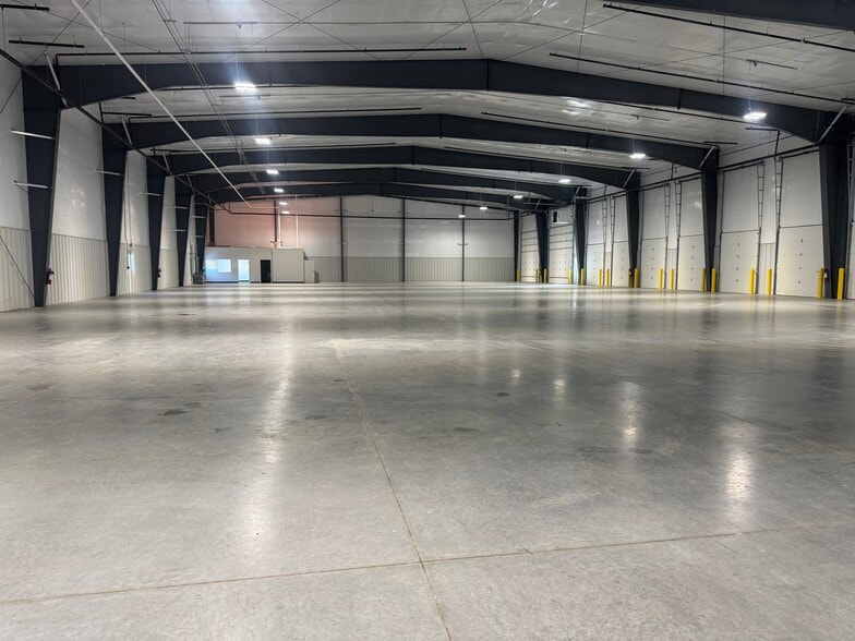 More Photos Of 967 Sweeney Dr, Hagerstown Light Manufacturing For Lease