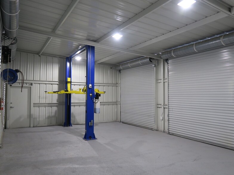 More Photos Of 5711 Star Ln, Houston Industrial For Sale