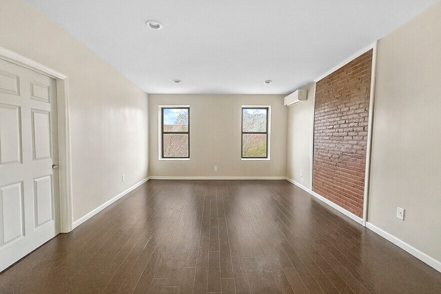 More Photos Of , Brooklyn General Retail For Sale