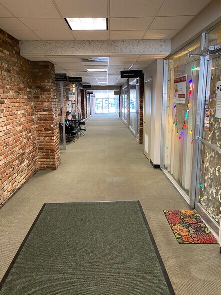 More Photos Of 7801 Old Georgetown Rd, Bethesda Storefront Retail Office For Lease