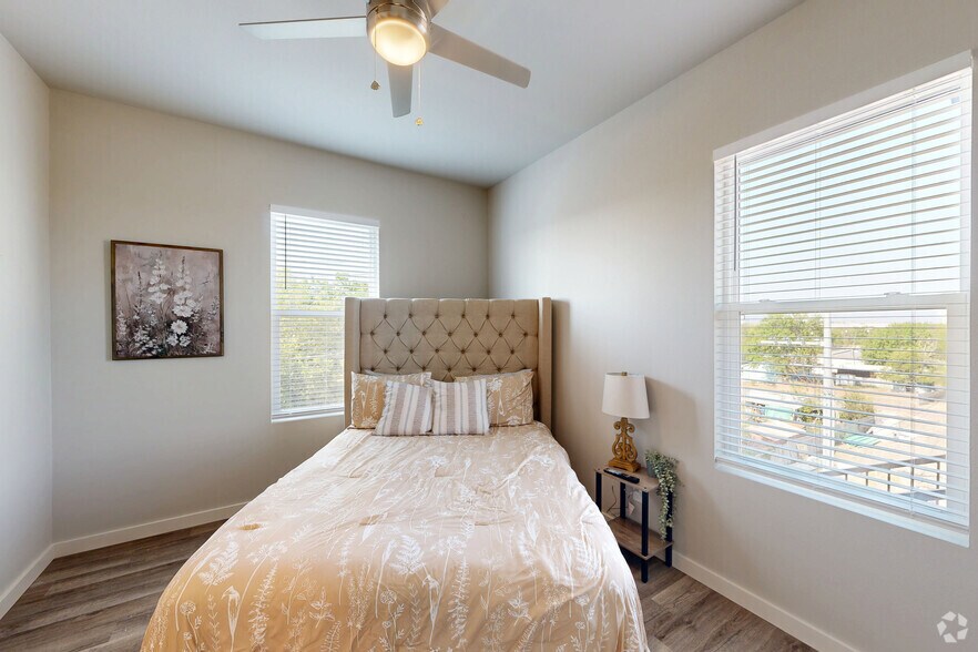 More Photos Of 109 N Lexington St, Manor Apartments For Lease