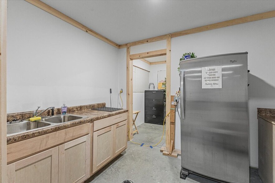 More Photos Of 241 Industrial Park Rd, Mountain City Warehouse For Sale