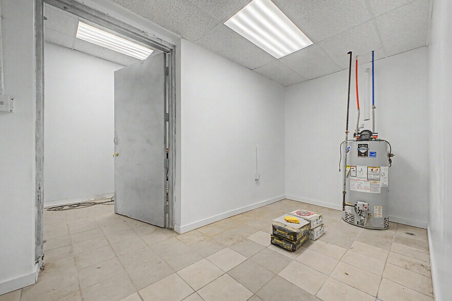More Photos Of 19323 W Warren Ave, Detroit Storefront Retail Residential For Lease