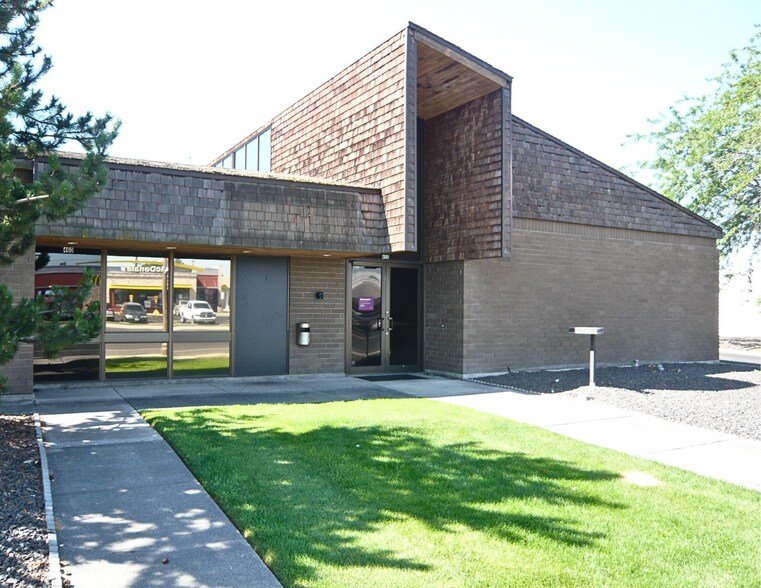 More Photos Of 450 E Main St, Othello Bank For Lease