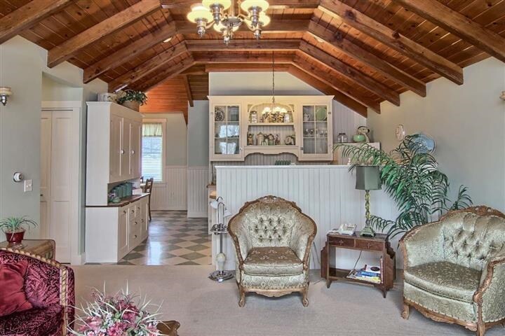 More Photos Of 230 Wellington St, Traverse City Hospitality For Sale