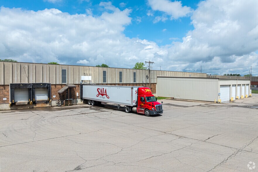 More Photos Of 3741 SW South Park Ave, Topeka Industrial For Sale