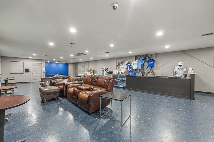 More Photos Of 505 County Line Rd, Rockwall Flex For Sale