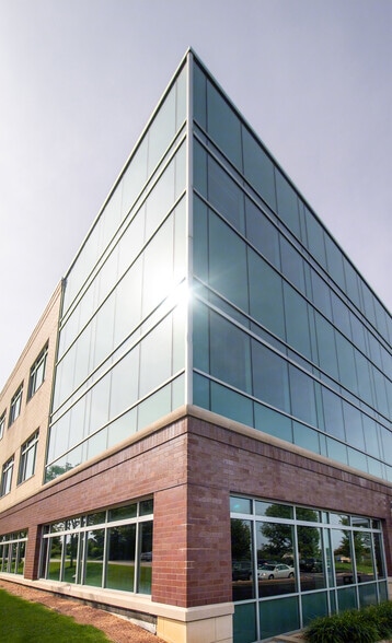 More Photos Of N14W23800 Stone Ridge Dr, Waukesha Medical For Lease