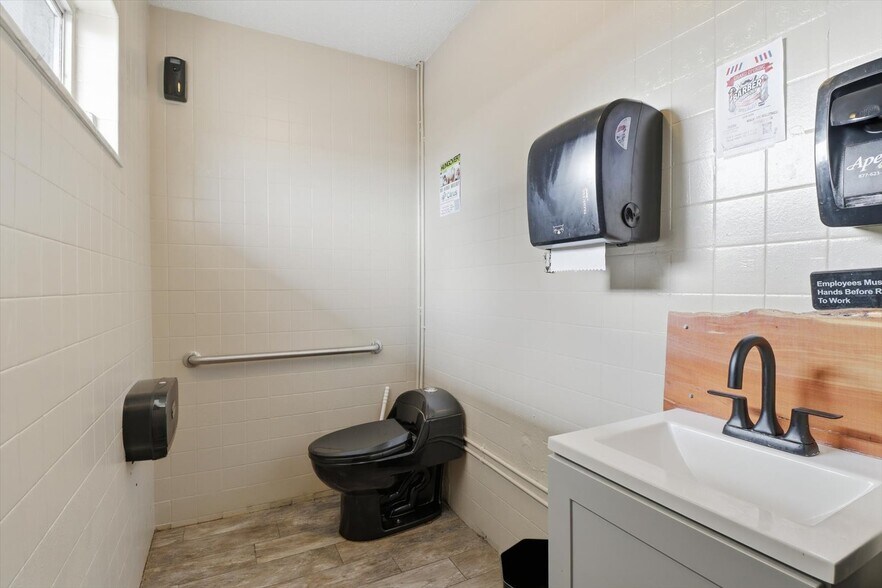 More Photos Of 859 S US Highway 41, Inverness Restaurant For Sale