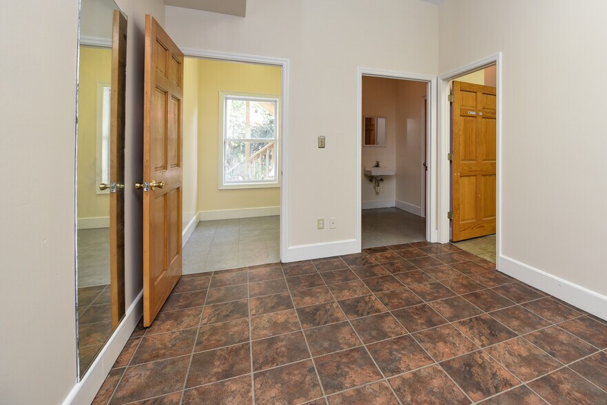 More Photos Of 51 Market St, Apalachicola Storefront Retail Residential For Lease