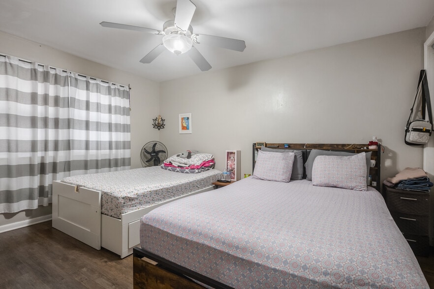 More Photos Of 409 S Maple Ave, Oak Park Apartments For Sale