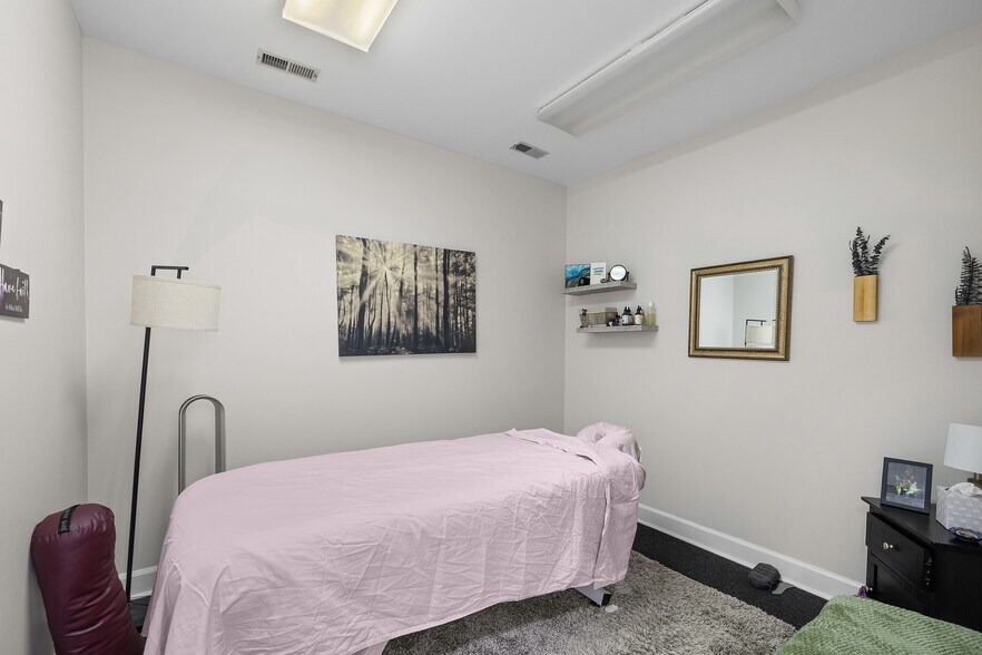 More Photos Of 833 Durham Rd, Wake Forest Medical For Lease