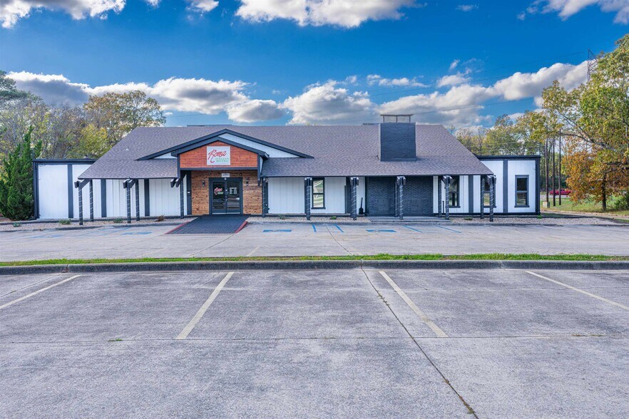 More Photos Of 4840 Hatch Blvd, Muscle Shoals Restaurant For Sale