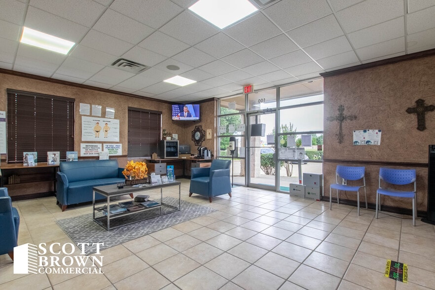More Photos Of 873 S Stemmons Fwy, Lewisville Office For Sale
