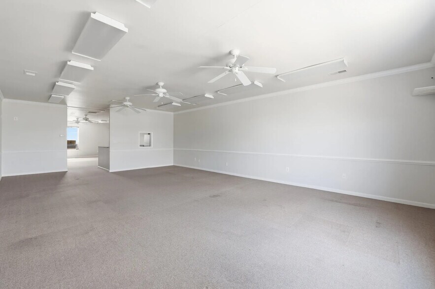 More Photos Of 4 N Berlin Pike, Lovettsville Light Distribution For Lease