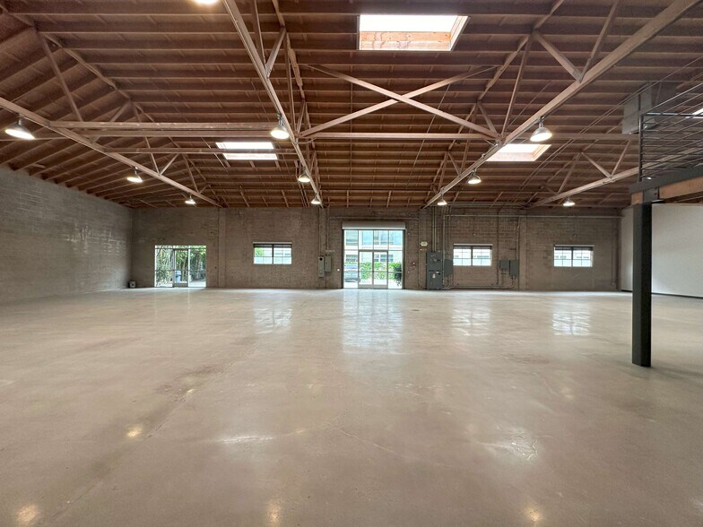 More Photos Of 4077-4081 Redwood Ave, Los Angeles Office For Lease