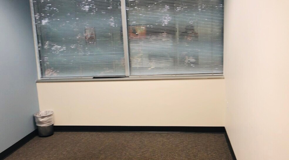 More Photos Of 555 Quince Orchard Rd, Gaithersburg Office For Lease