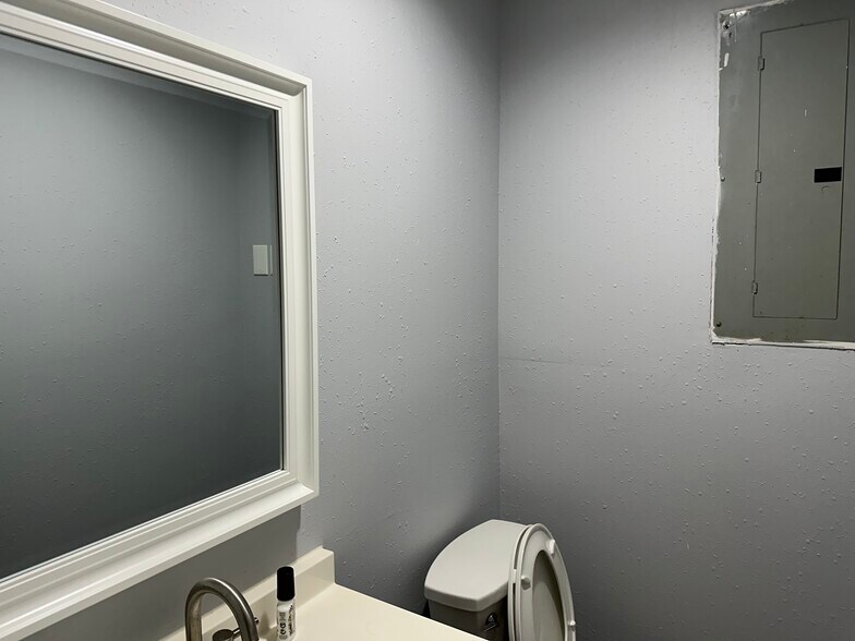 More Photos Of 18404 Fm 2920 Rd, Tomball Office For Sale