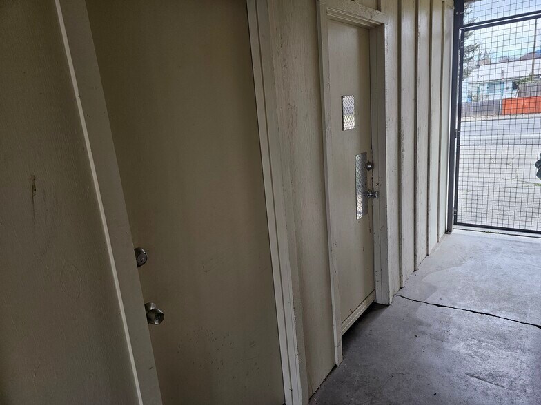 More Photos Of 702 SE 9th St, Grants Pass Apartments For Sale