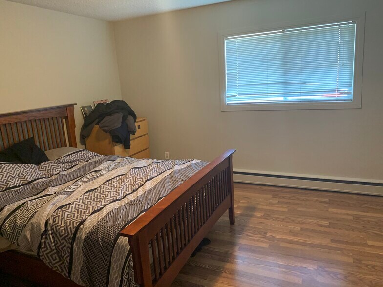 More Photos Of 11112 124th St NW, Edmonton Apartments For Sale