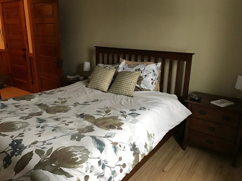 More Photos Of 42 Central St, Newport Flex For Lease