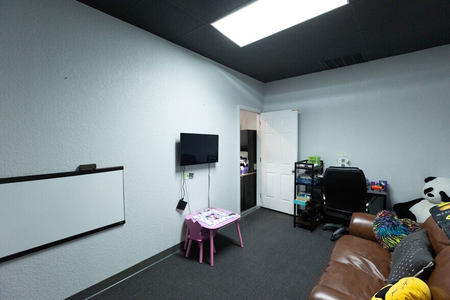 More Photos Of 706 Springdale Rd, Bedford Office For Sale