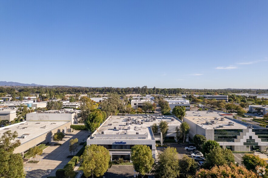 More Photos Of 11 Studebaker, Irvine Light Manufacturing For Lease
