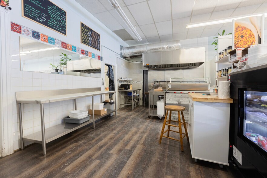 More Photos Of 1099-1101 Wellington St W, Ottawa General Retail For Lease