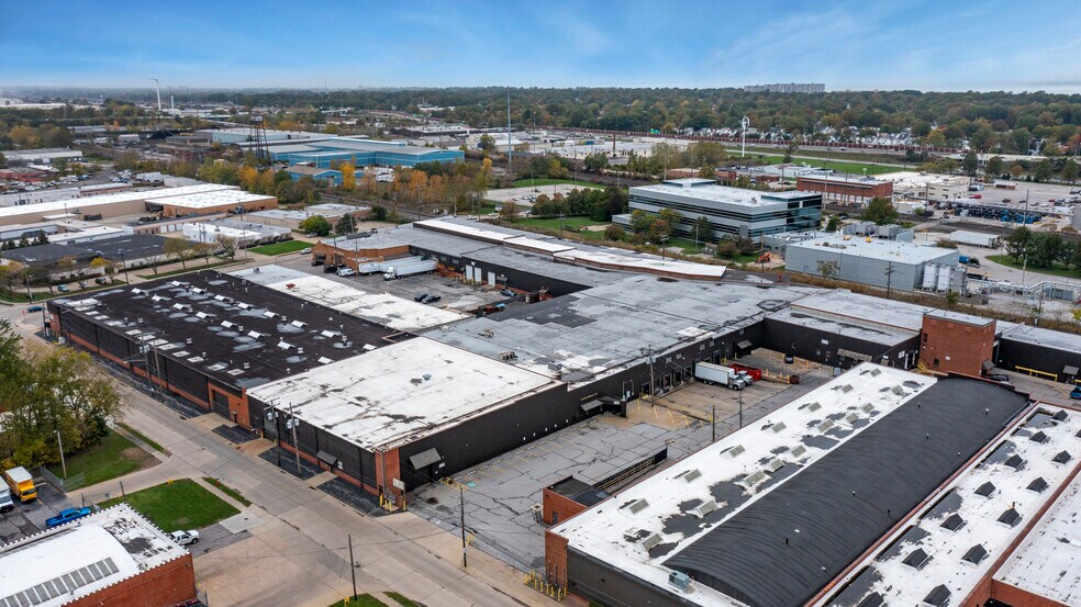 More Photos Of 29309 Clayton Ave, Wickliffe Service For Lease