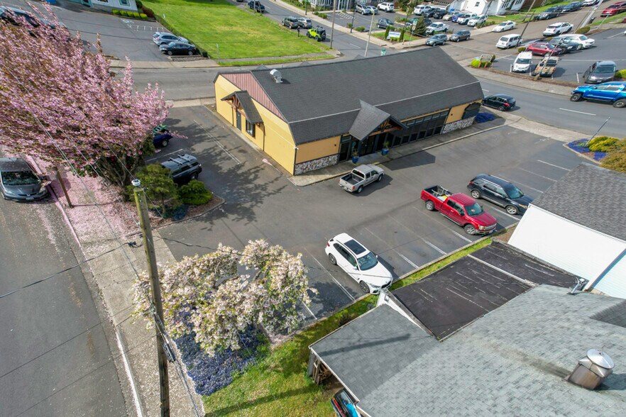 More Photos Of 915 Main Ave, Tillamook Veterinarian Kennel For Lease