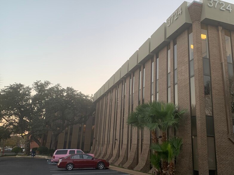 More Photos Of 3724 Jefferson St, Austin Office For Lease