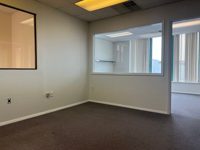 More Photos Of 5 E Palisade Ave, Englewood Storefront Retail Office For Lease