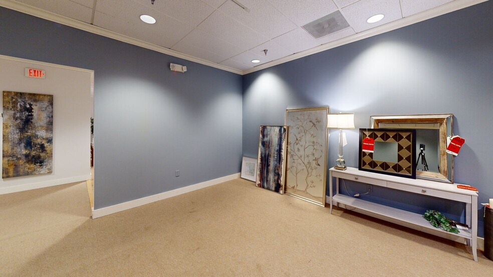 More Photos Of 151 Wolf Rd, Colonie Freestanding For Sale