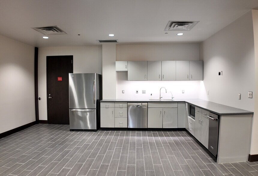 More Photos Of 108 S Dakota Ave, Sioux Falls Office For Sale