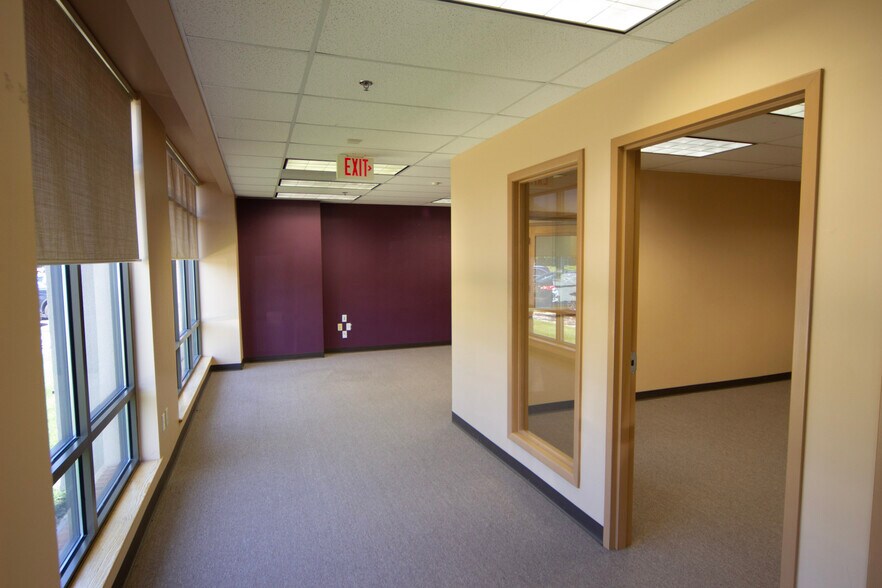 More Photos Of 3836 Quakerbridge Rd, Hamilton Unknown For Lease