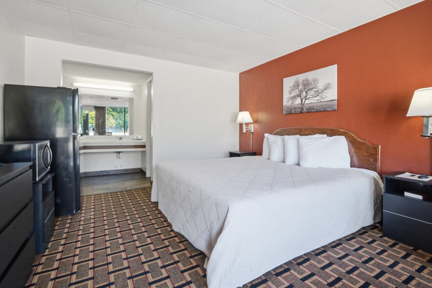 More Photos Of 100 W Wilson St, Valliant Hotel For Sale