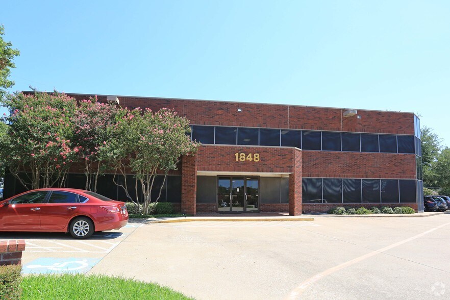 More Photos Of 1848 Norwood Plz, Hurst Office For Lease