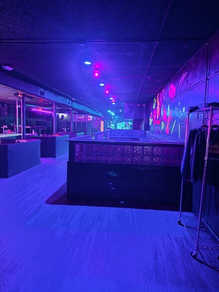 More Photos Of 8604 Jensen Dr, Houston Bar For Sale