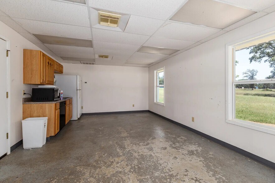 More Photos Of 4599 US Highway 84 W, Timpson Specialty For Sale