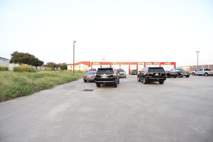 More Photos Of 101 Wells Fargo Dr, Houston Auto Repair For Sale