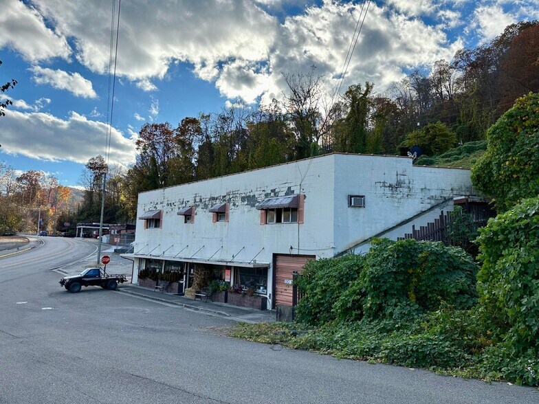 Primary Photo Of 106 Kentucky Ave, Appalachia Storefront Retail Residential For Sale