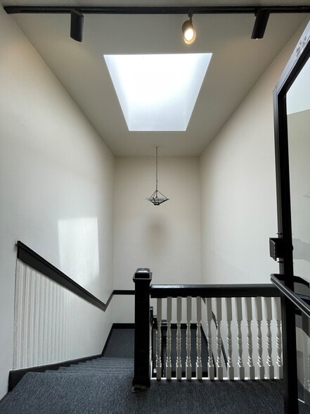 More Photos Of 2730-2732 N Clark St, Chicago Storefront Retail Office For Lease