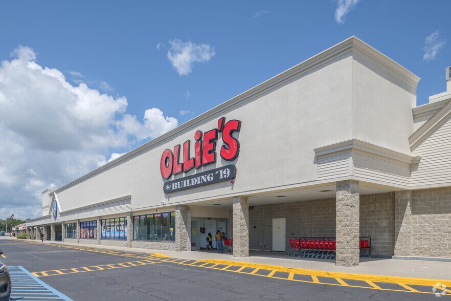 Primary Photo Of 950 Kings Hwy, New Bedford Storefront For Lease