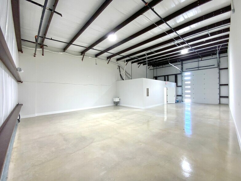 More Photos Of 1304 Leander Dr, Leander Industrial For Sale