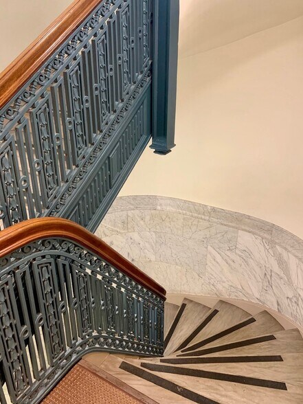 More Photos Of 225-231 E Redwood St, Baltimore Office For Lease