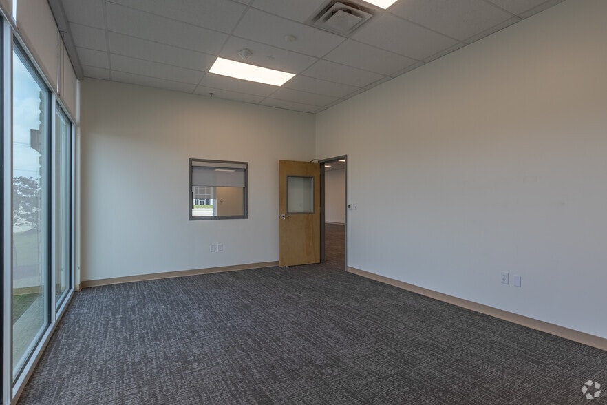 More Photos Of 210 Sunridge Blvd, Wilmer Distribution For Lease