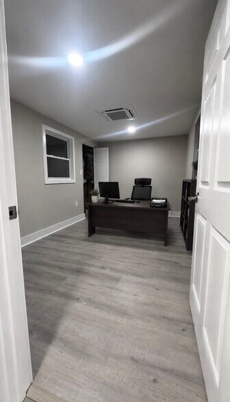 More Photos Of 7241-7257 Gabe Ct, Manassas Warehouse For Lease