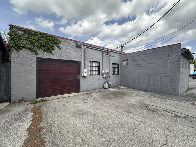 More Photos Of 225 E 10th St, Indianapolis Flex For Sale